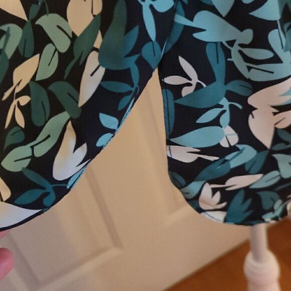 RYAN Wythe 1X lightweight top capped sleeves hides flaws summer greenery - Picture 5 of 11